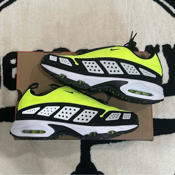 Nike Other - Nike Air Max Sunder SNDR “Volt”